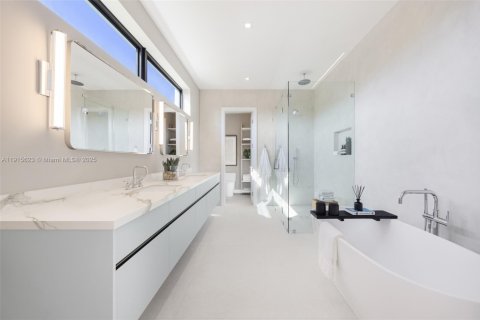 Townhouse in Miami, Florida 3 bedrooms, 263.94 sq.m. № 1971008 - photo 19