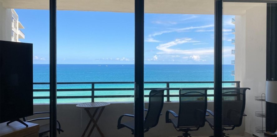 Condo in Hollywood, Florida, 2 bedrooms  № 1022470