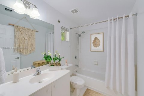 Townhouse in Palmetto Bay, Florida 3 bedrooms, 205.41 sq.m. № 1943832 - photo 21