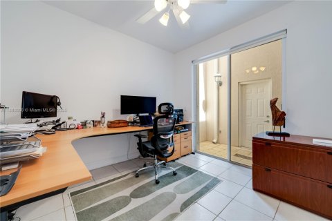 Townhouse in Palmetto Bay, Florida 3 bedrooms, 205.41 sq.m. № 1943832 - photo 11
