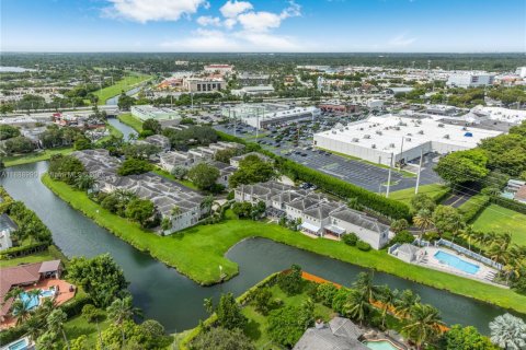 Townhouse in Palmetto Bay, Florida 3 bedrooms, 205.41 sq.m. № 1943832 - photo 30