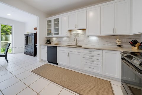Townhouse in Palmetto Bay, Florida 3 bedrooms, 205.41 sq.m. № 1943832 - photo 9