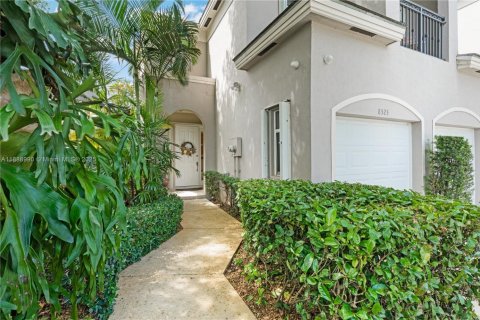 Townhouse in Palmetto Bay, Florida 3 bedrooms, 205.41 sq.m. № 1943832 - photo 3