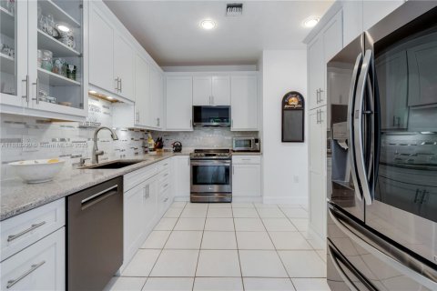 Townhouse in Palmetto Bay, Florida 3 bedrooms, 205.41 sq.m. № 1943832 - photo 10