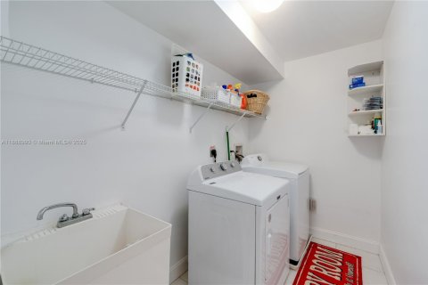 Townhouse in Palmetto Bay, Florida 3 bedrooms, 205.41 sq.m. № 1943832 - photo 22