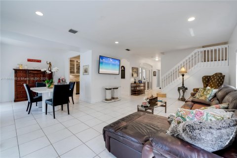 Townhouse in Palmetto Bay, Florida 3 bedrooms, 205.41 sq.m. № 1943832 - photo 7