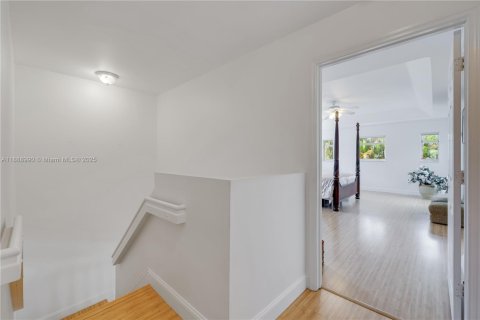 Townhouse in Palmetto Bay, Florida 3 bedrooms, 205.41 sq.m. № 1943832 - photo 13