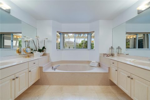 Townhouse in Palmetto Bay, Florida 3 bedrooms, 205.41 sq.m. № 1943832 - photo 18