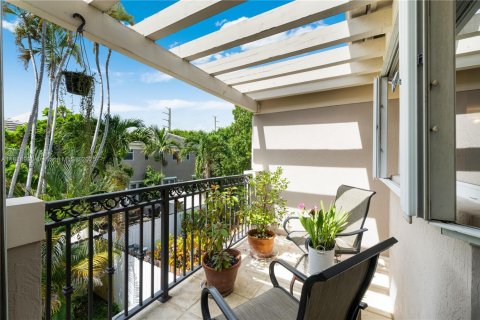 Townhouse in Palmetto Bay, Florida 3 bedrooms, 205.41 sq.m. № 1943832 - photo 16