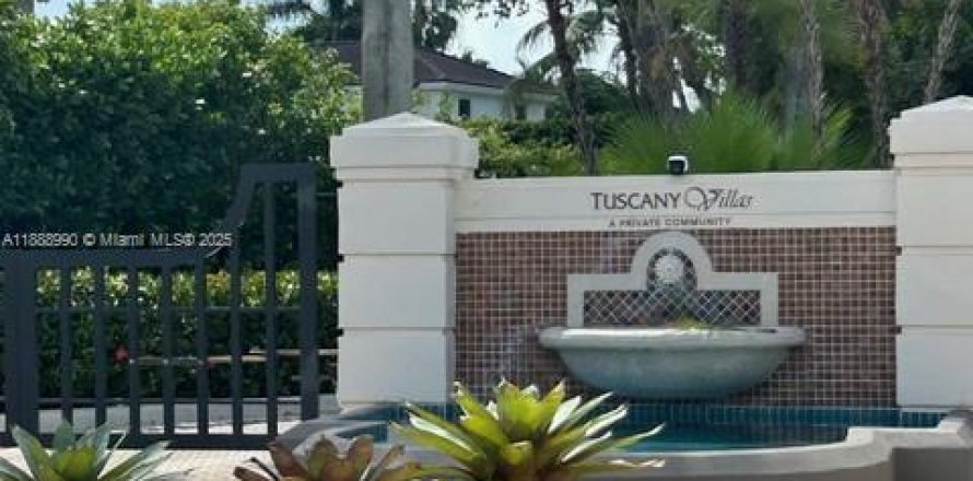 Townhouse in Palmetto Bay, Florida 3 bedrooms, 205.41 sq.m. № 1943832