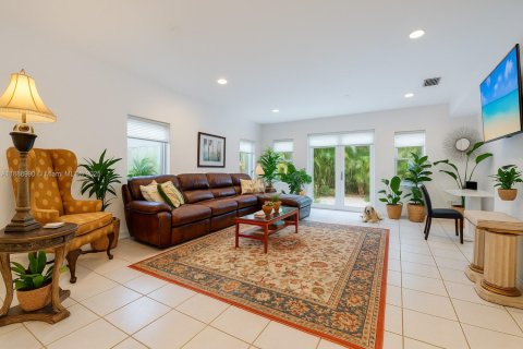 Townhouse in Palmetto Bay, Florida 3 bedrooms, 205.41 sq.m. № 1943832 - photo 6
