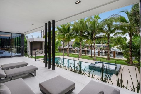 House in North Miami, Florida 6 bedrooms, 557.41 sq.m. № 1942217 - photo 28