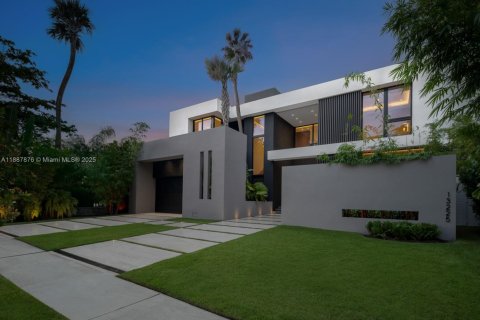 House in North Miami, Florida 6 bedrooms, 557.41 sq.m. № 1942217 - photo 7