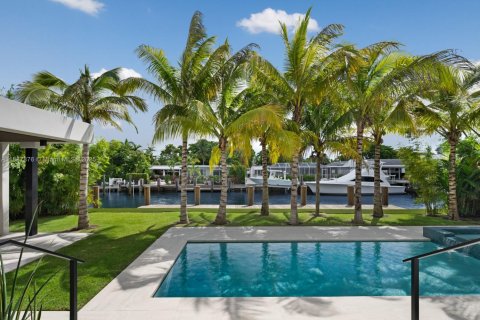 House in North Miami, Florida 6 bedrooms, 557.41 sq.m. № 1942217 - photo 30