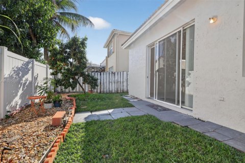 House in Pembroke Pines, Florida 4 bedrooms, 192.77 sq.m. № 1984346 - photo 30