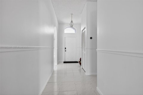 House in Pembroke Pines, Florida 4 bedrooms, 192.77 sq.m. № 1984346 - photo 7