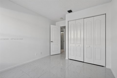 House in Pembroke Pines, Florida 4 bedrooms, 192.77 sq.m. № 1984346 - photo 23