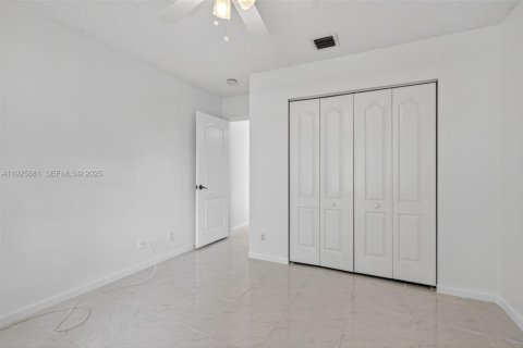 House in Pembroke Pines, Florida 4 bedrooms, 192.77 sq.m. № 1984346 - photo 20