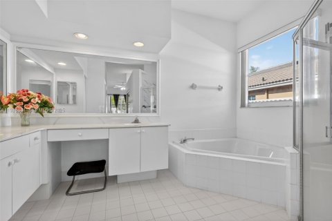 House in Pembroke Pines, Florida 4 bedrooms, 192.77 sq.m. № 1984346 - photo 27
