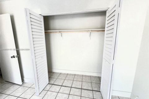 Apartment in Miami, Florida 3 bedrooms, 102.19 sq.m. № 2060316 - photo 16