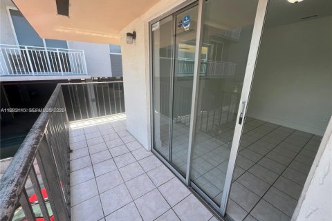 Apartment in Miami, Florida 3 bedrooms, 102.19 sq.m. № 2060316 - photo 19