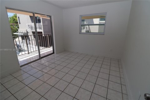 Apartment in Miami, Florida 3 bedrooms, 102.19 sq.m. № 2060316 - photo 25