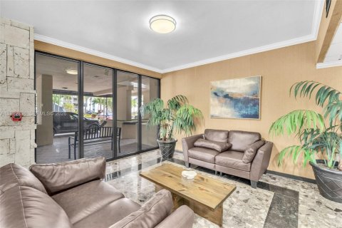 Copropriété à louer à North Miami, Floride: 1 chambre, 72.65 m2 № 2024096 - photo 8