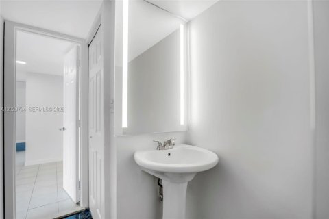Condo in North Miami Beach, Florida, 1 bedroom  № 2086561 - photo 21