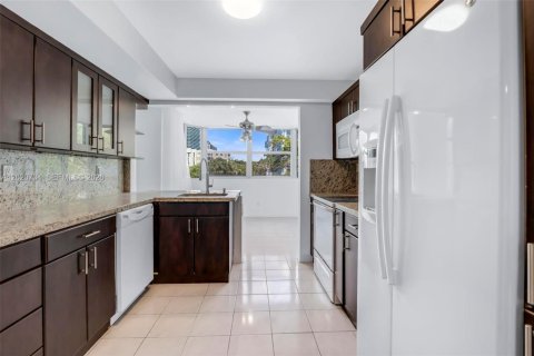 Condo in North Miami Beach, Florida, 1 bedroom  № 2086561 - photo 5