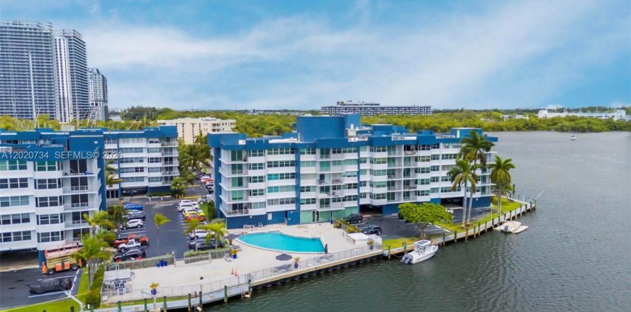 Condo in North Miami Beach, Florida, 1 bedroom  № 2086561