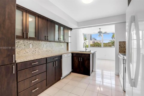 Condo in North Miami Beach, Florida, 1 bedroom  № 2086561 - photo 4