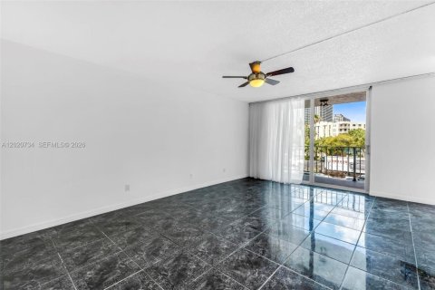 Condo in North Miami Beach, Florida, 1 bedroom  № 2086561 - photo 19