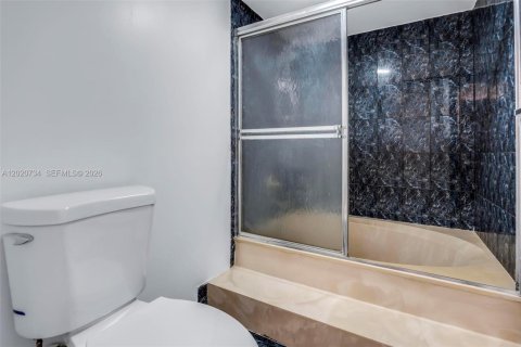 Condo in North Miami Beach, Florida, 1 bedroom  № 2086561 - photo 11