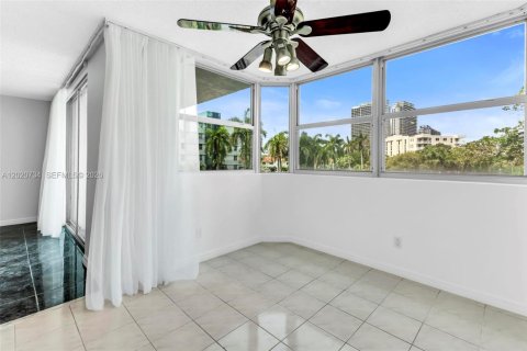 Condo in North Miami Beach, Florida, 1 bedroom  № 2086561 - photo 6