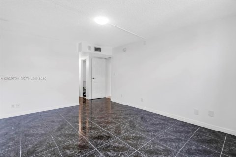 Condo in North Miami Beach, Florida, 1 bedroom  № 2086561 - photo 9