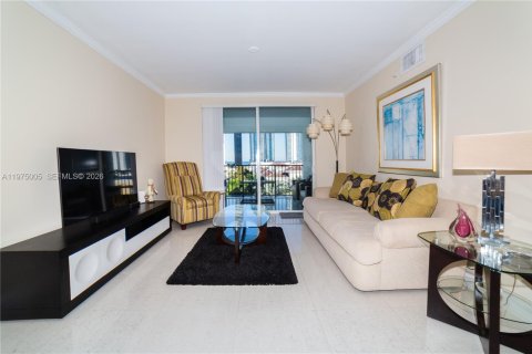 Condo in Sunny Isles Beach, Florida, 3 bedrooms  № 2040450 - photo 2
