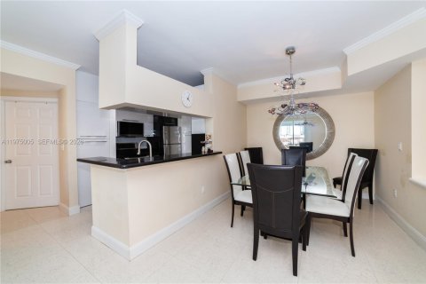 Condo in Sunny Isles Beach, Florida, 3 bedrooms  № 2040450 - photo 17