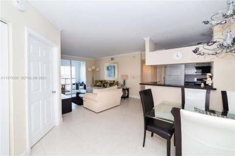 Condo in Sunny Isles Beach, Florida, 3 bedrooms  № 2040450 - photo 19