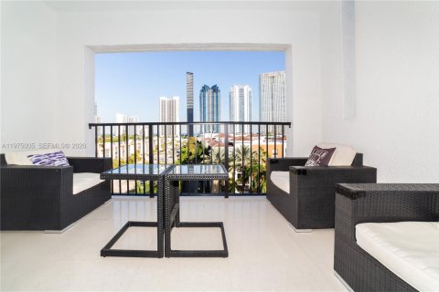 Condo in Sunny Isles Beach, Florida, 3 bedrooms  № 2040450