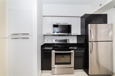 Condo in Sunny Isles Beach, Florida, 3 bedrooms  № 2040450 - photo 12