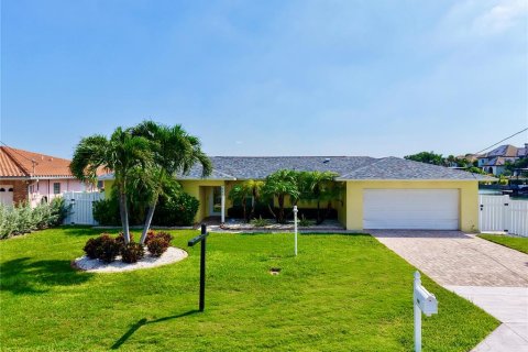 House in Largo, Florida 4 bedrooms, 210.52 sq.m. № 2151568