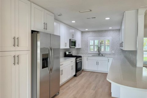Casa en venta en Largo, Florida, 4 dormitorios, 210.52 m2 № 2151568 - foto 10