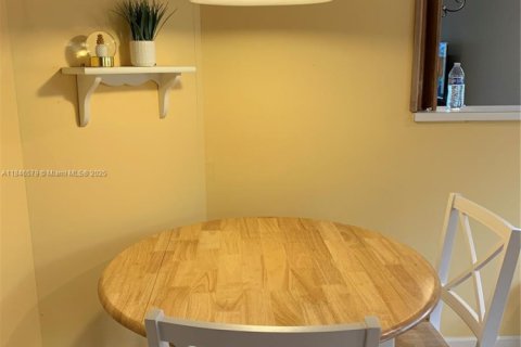 House in Palm Beach Gardens, Florida 3 bedrooms, 146.88 sq.m. № 2034638 - photo 14