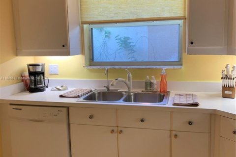 House in Palm Beach Gardens, Florida 3 bedrooms, 146.88 sq.m. № 2034638 - photo 11