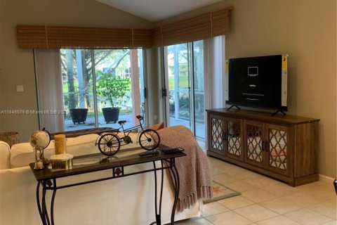 House in Palm Beach Gardens, Florida 3 bedrooms, 146.88 sq.m. № 2034638 - photo 1