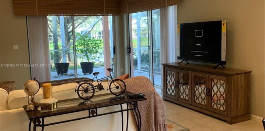 House in Palm Beach Gardens, Florida 3 bedrooms, 146.88 sq.m. № 2034638