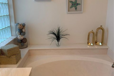 House in Palm Beach Gardens, Florida 3 bedrooms, 146.88 sq.m. № 2034638 - photo 20