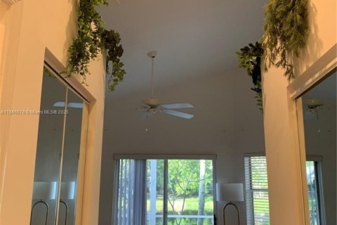 House in Palm Beach Gardens, Florida 3 bedrooms, 146.88 sq.m. № 2034638 - photo 15