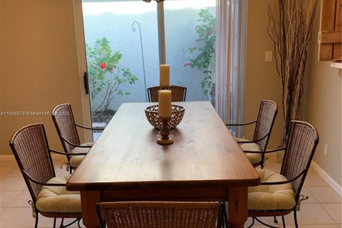 House in Palm Beach Gardens, Florida 3 bedrooms, 146.88 sq.m. № 2034638 - photo 7