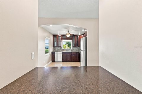 House in Sun City Center, Florida 2 bedrooms, 130.81 sq.m. № 2305917 - photo 17